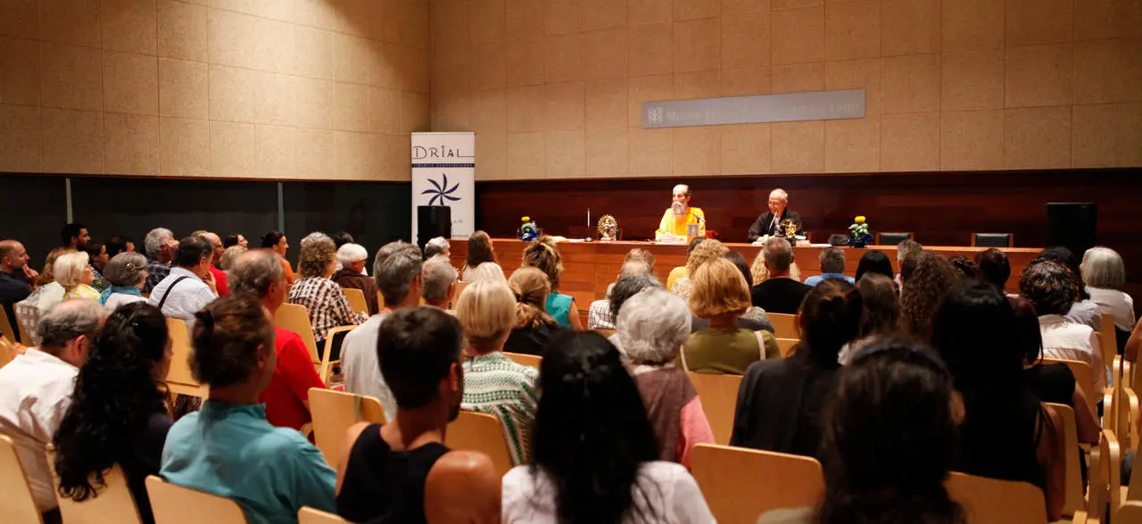El Museo Etnográfico se llena de interesados ​​por la sabiduría oriental