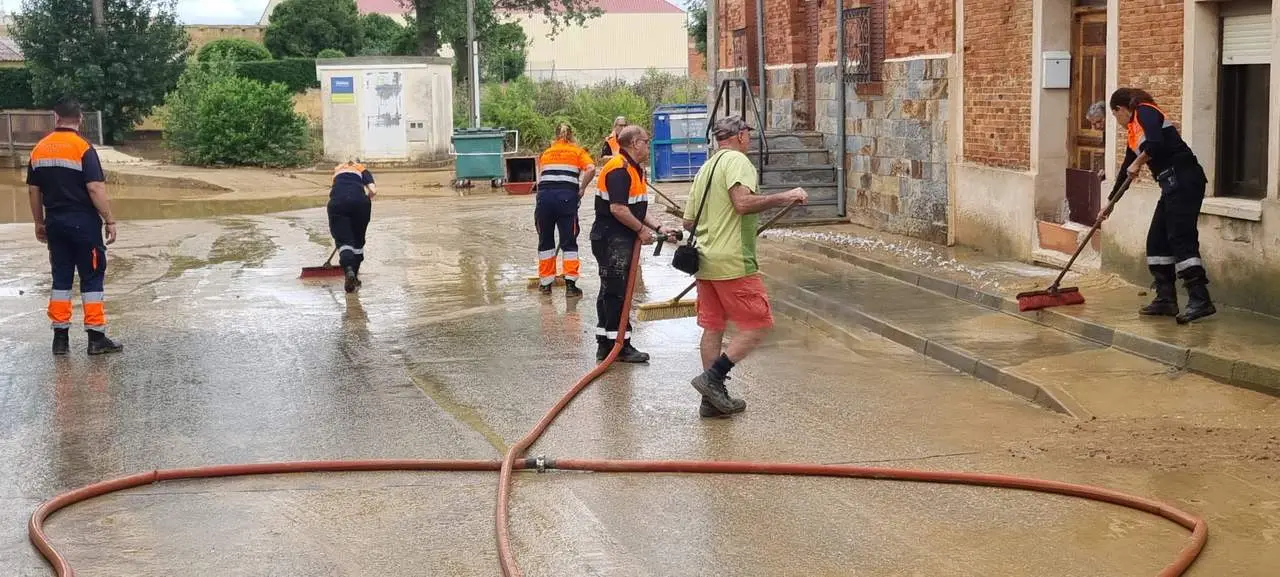voluntatarios de protección civil en Cerecinos de Campos