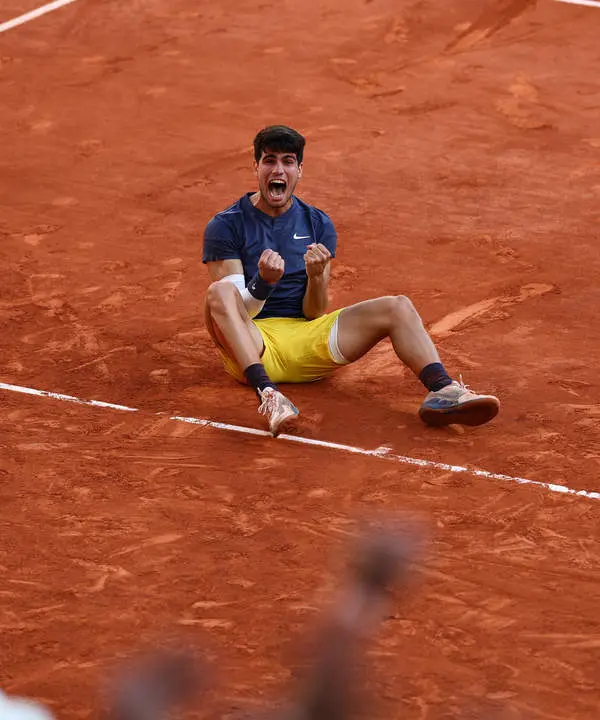 Carlos Alcaraz tras imponerse en la final del Roland Garrós. Fotografía: @rolandgarros. Imagen de archivo