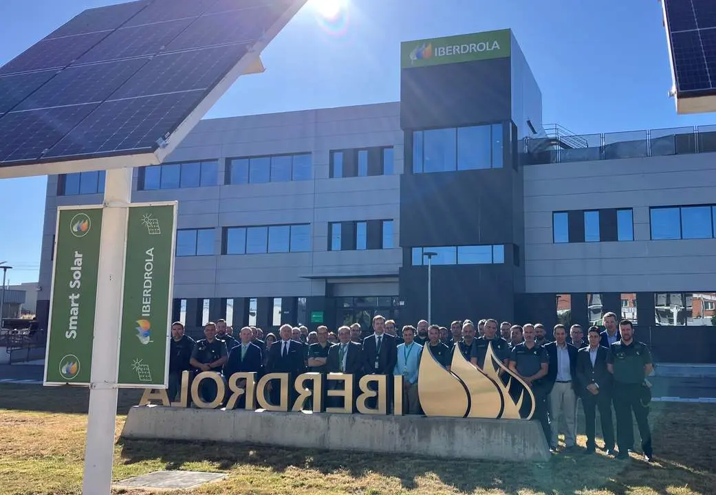 2024-06-11.- Foto de familia en la sede de Iberdrola en Valladolid I