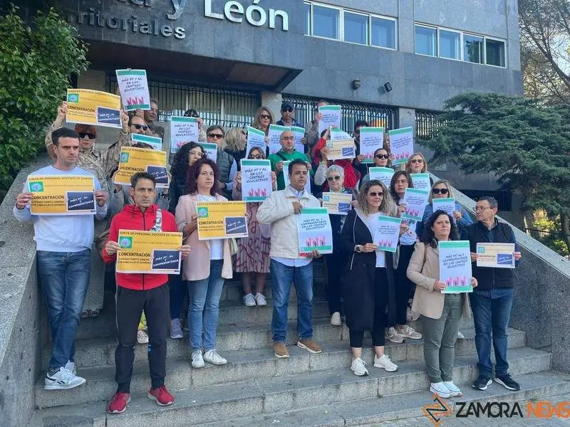 Concentración de la Junta de Personal Docente No Universitaria 