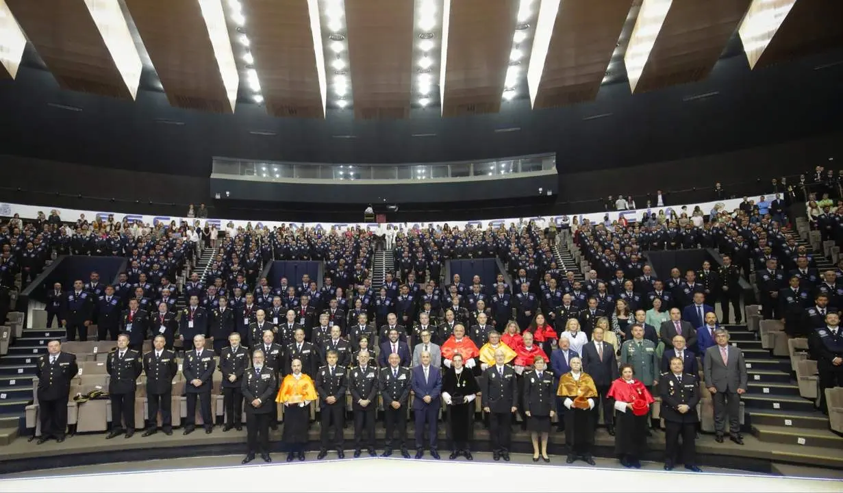 El director general de la Policía clausura el I grado en Estudios Policiales del Centro Universitario de Formación de la Policía Nacional