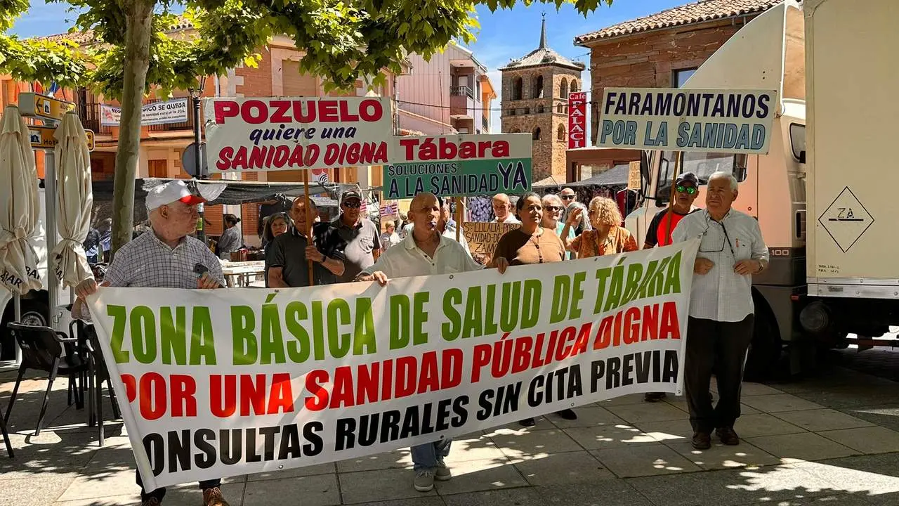 Varios vecinos y organizadores de la Plataforma por una Sanidad Pública Digna de la Zona Básica de Salud de Tábara