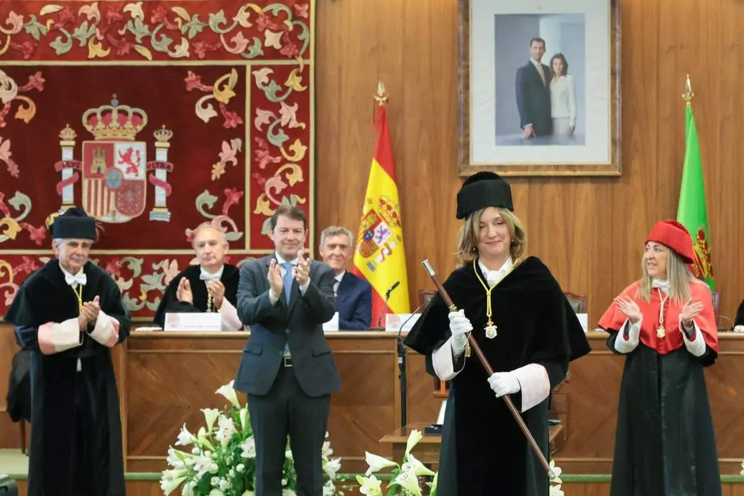 Mañueco en la toma de posesión de Nuria González como nueva rectora de la Universidad de León