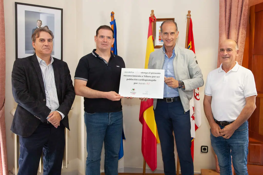 Entrega placa en Alcaldía