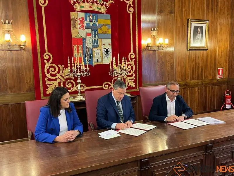 firma convenio colgio oficial de peritos e ignieros industriales 