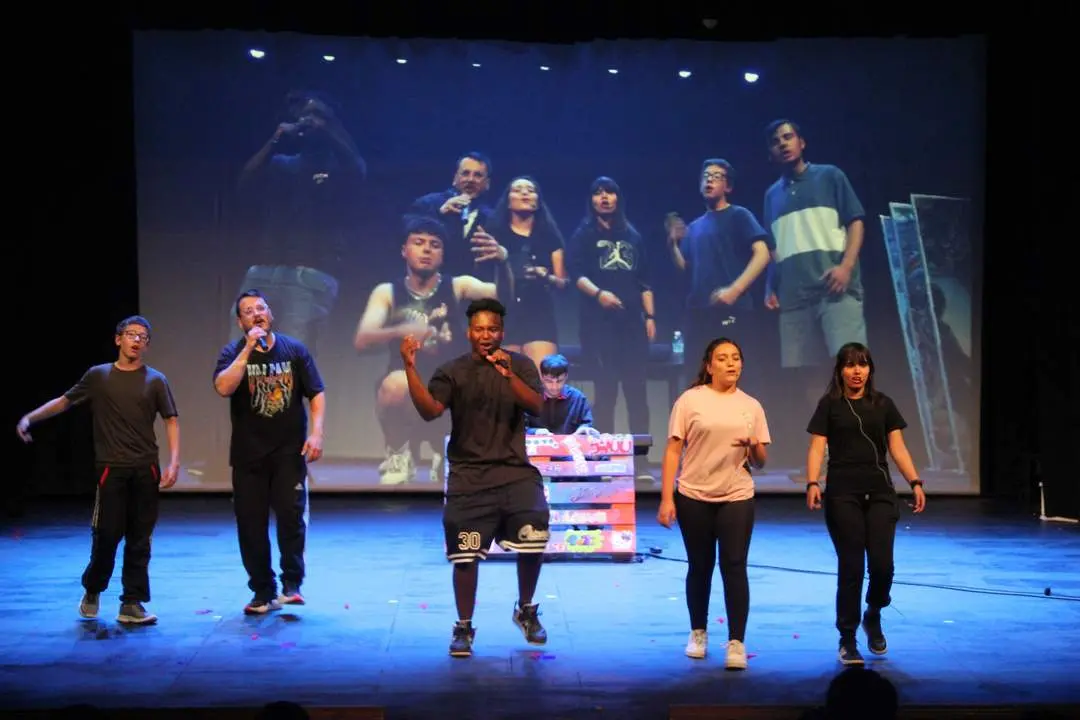 Canción de rap dentro de la Gala Educación de Calle en el Teatro Principal