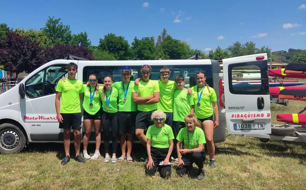 Deportistas del Piragüismo Duero Zamora tras la competición en el Campeonato regional de Primavera