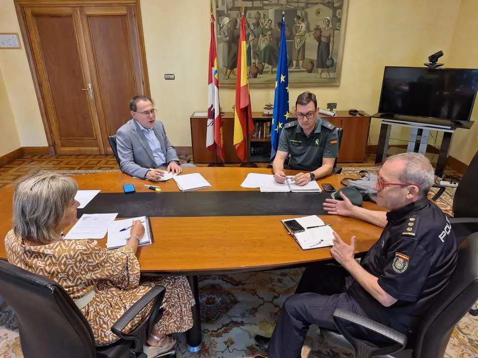 Reunión de coordinación semanal con las FCSE