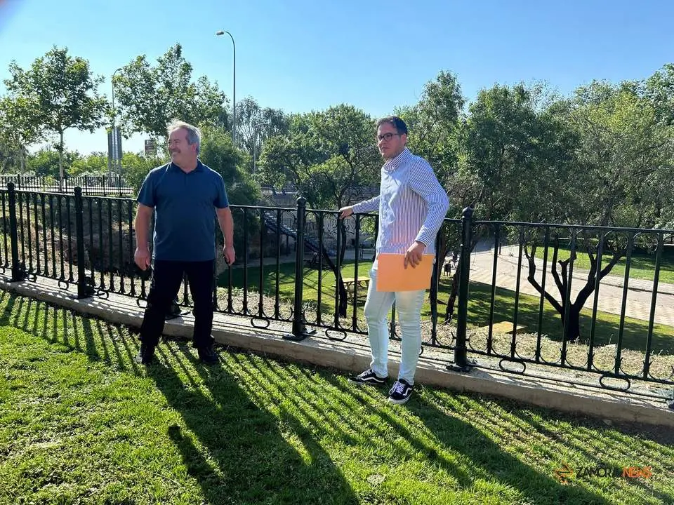 Presentaci&oacute;n proyecto de ajardinamiento Pe&ntilde;a de Francia. Imagen de archivo