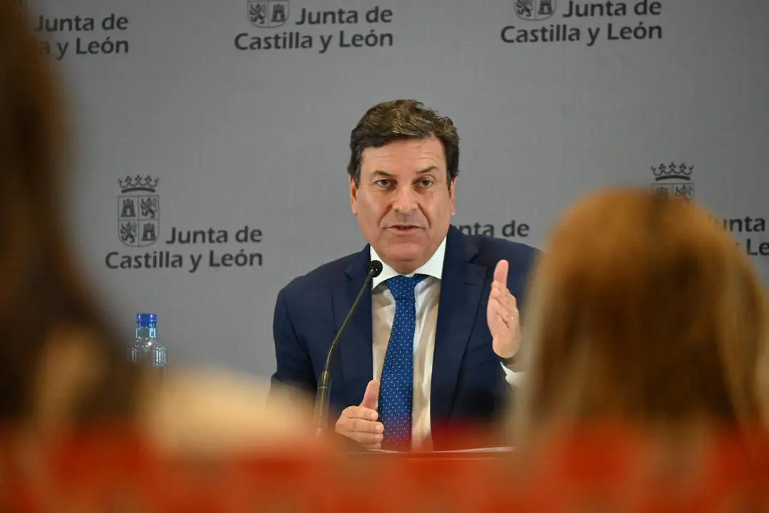 El Consejero de Economía y Hacienda y portavoz, Carlos Fernández Carriedo