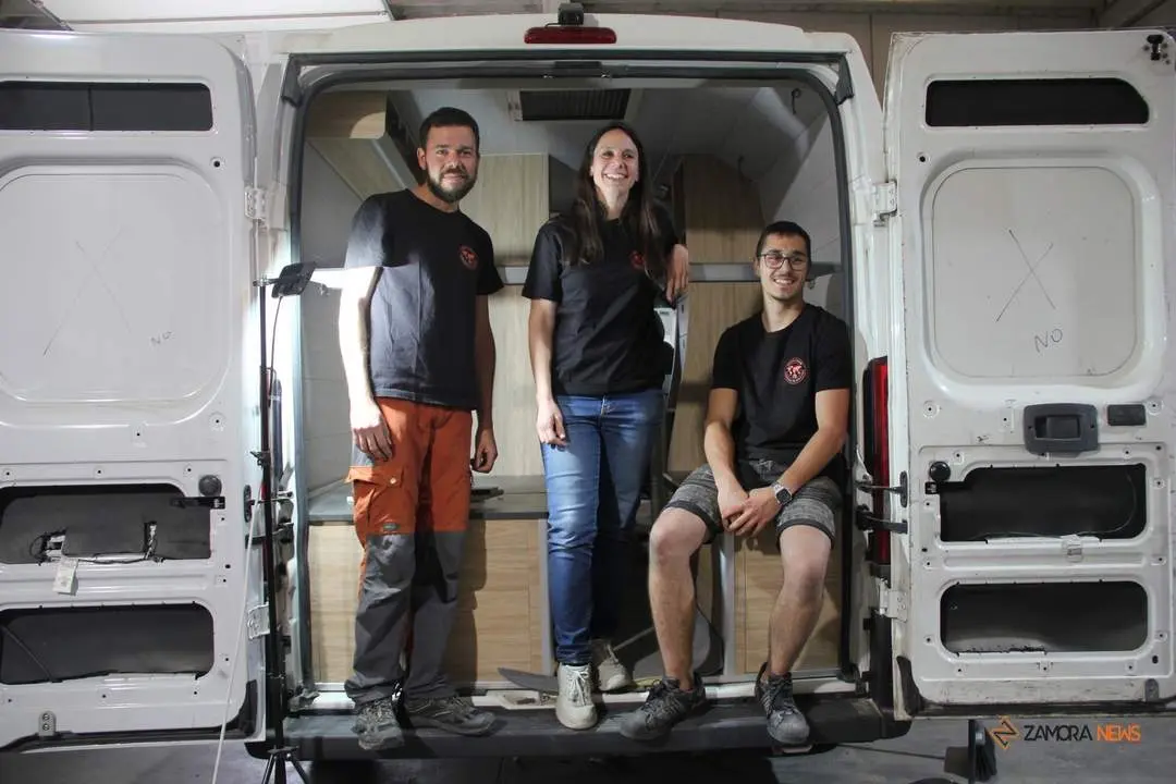 Inés, Mariano y Benja forman el equipo de Semura Camper