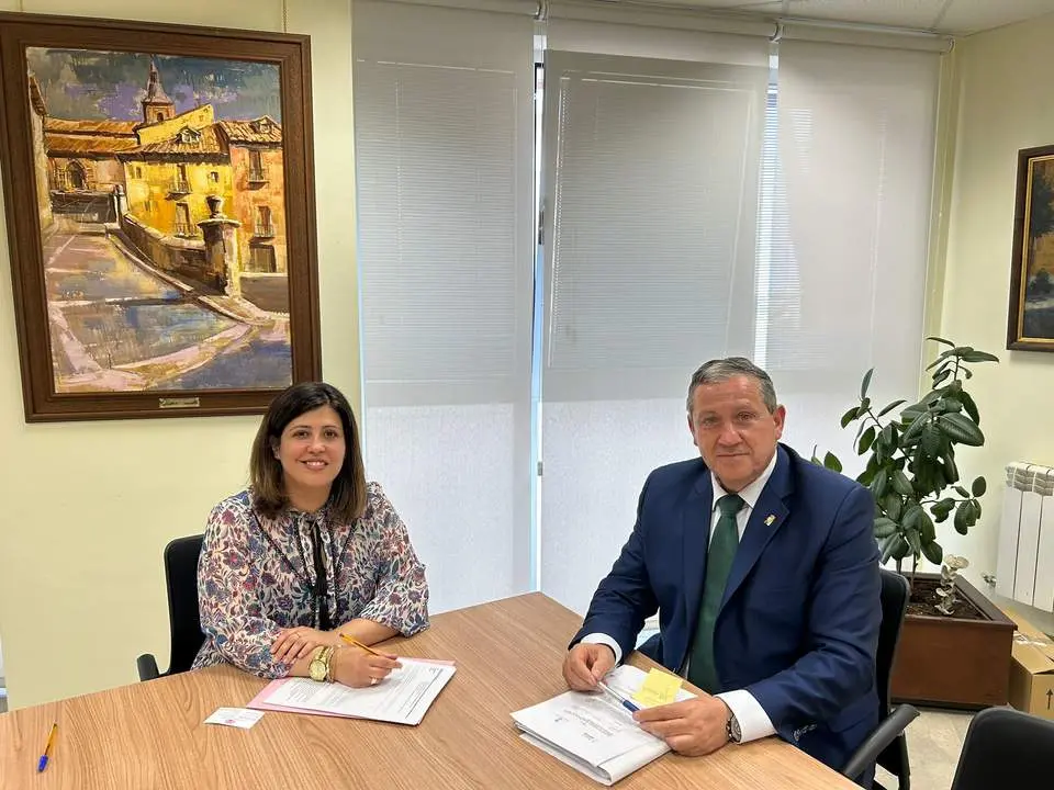 El presidente de la Diputación de Zamora, Javier Faúndez, y la alcaldesa de Benavente, Beatriz Asensio