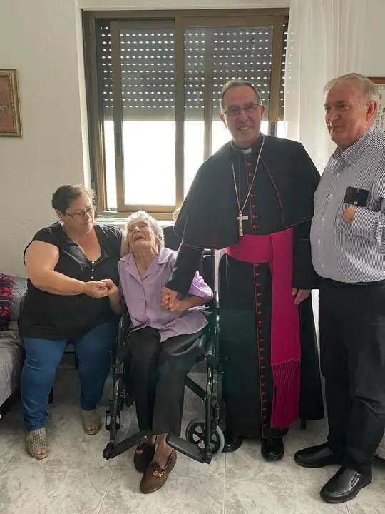 El obispo de Zamora durante su visita a Pinilla de Fermoselle y Cibanal de Sayago