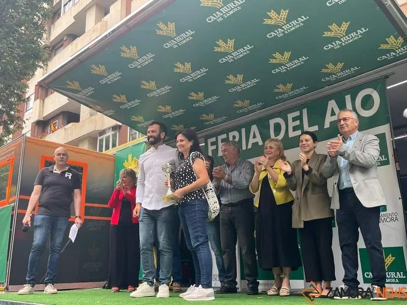 Paula Sánchez ganadora de la feria del ajo 2024