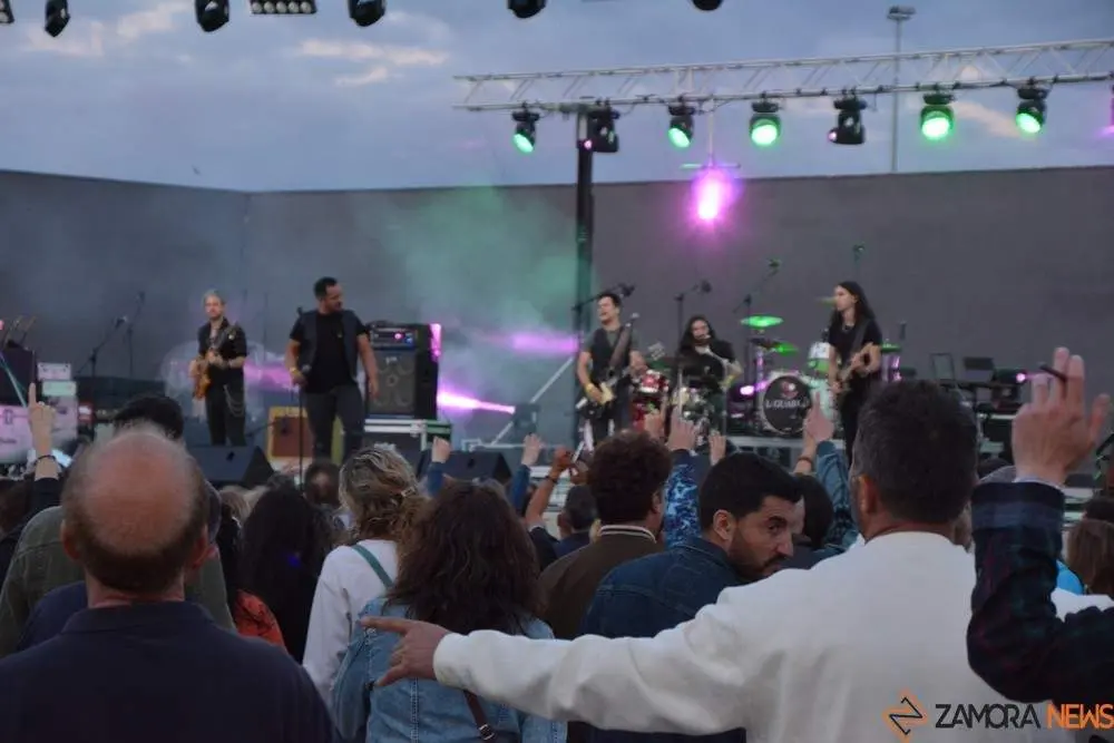  radiohéroes, la Guardia y Celtas Cortos_108