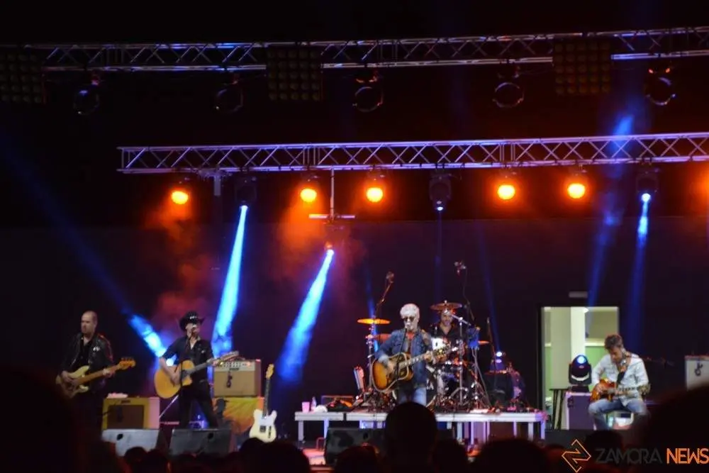  radiohéroes, la Guardia y Celtas Cortos_70