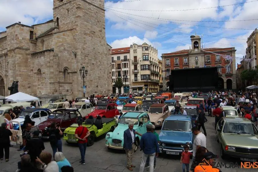concentración internacional Citroen 2cv y clásicos 