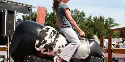 Niña y toros Archivo