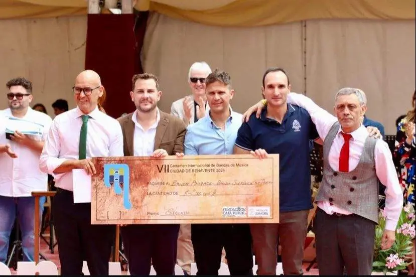 Exito Musicos Benavente