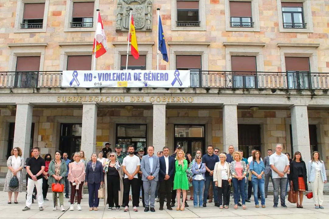minuto de silencio en la Subdelegación del Gobierno en Zamora