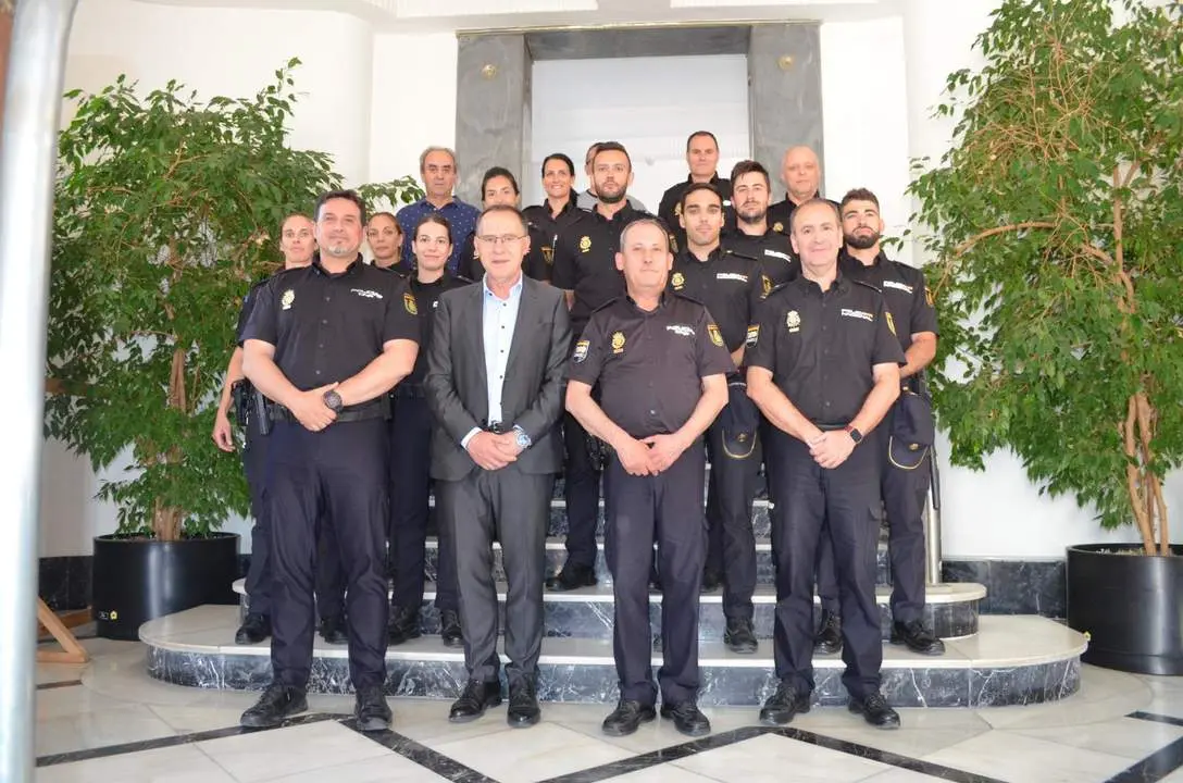 Zamora recibe a ocho Policías Nacionales en prácticas