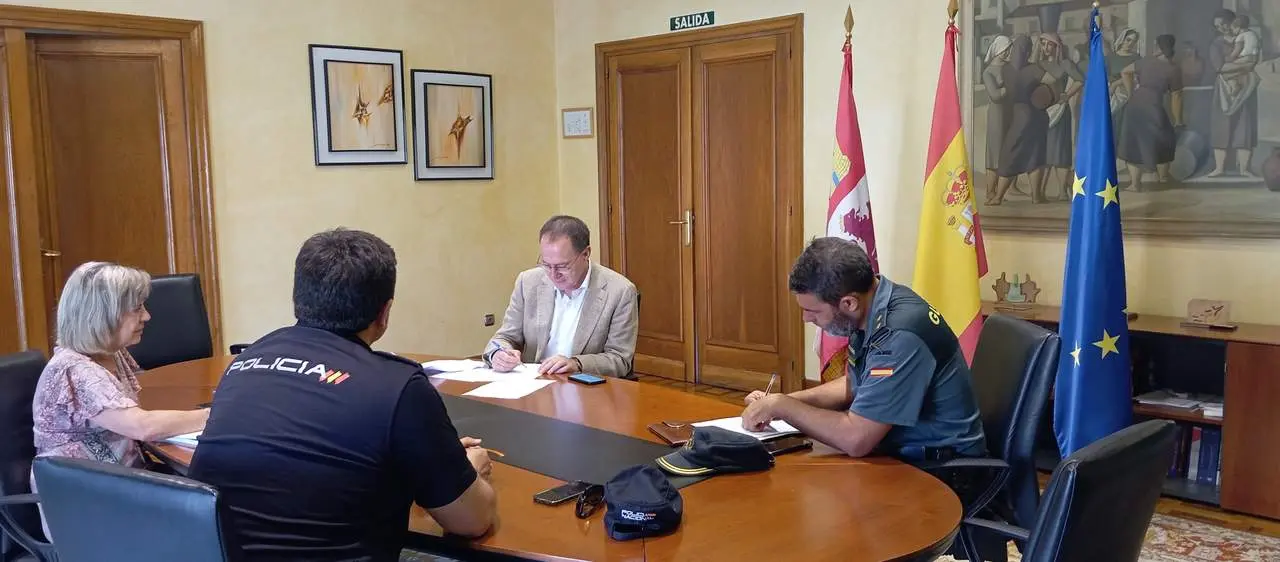 reunión semanal de coordinación entre la Policía Nacional y  la Guardia Civil.