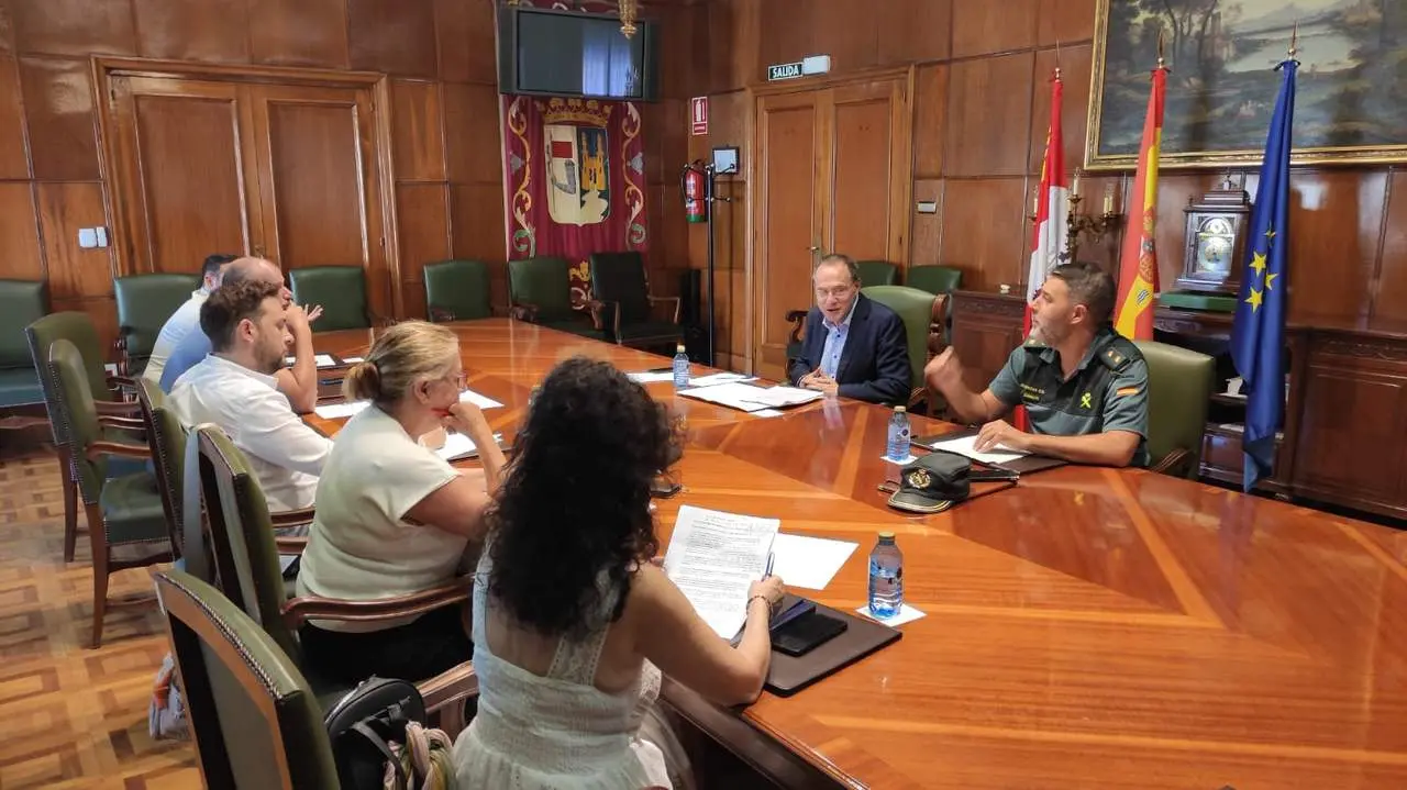 reunión del subdelegado del Gobierno en Zamora y la Guardia Civil con los portavoces de los grupos políticos de la Diputación Provincial así como declaraciones de Ángel Blanco