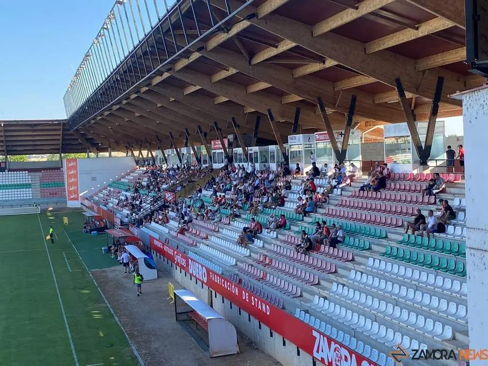 Amistoso Zamora CF_4. imagen de archivo
