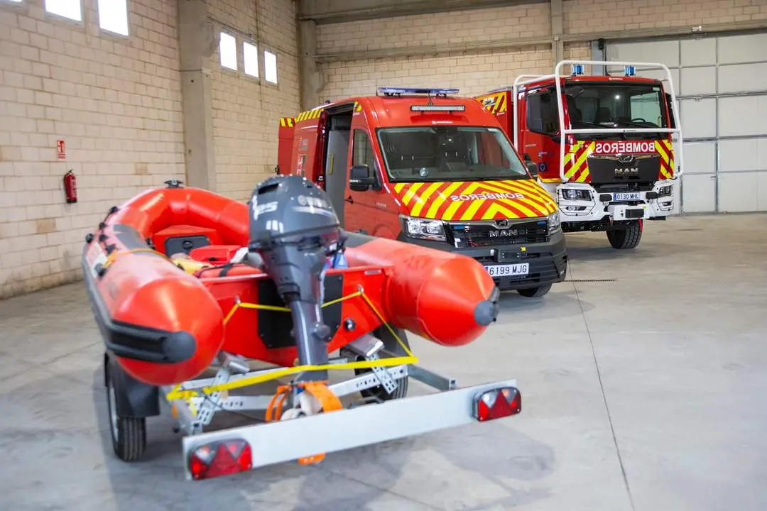 l presidente de la Diputaci?n de Zamora, Javier Fa?ndez, inaugura el nuevo Parque de Bomberos Zona Centro del Consorcio Provincial de Prevenci?n y Extinci?n de Incendios. Tambi?n asiste la directora general de la Agencia de Protecci?n Civil y Emergencias de la Consejer?a de Medio Ambiente, Vivienda y Ordenaci?n del Territorio., Irene Cortes Calvo
