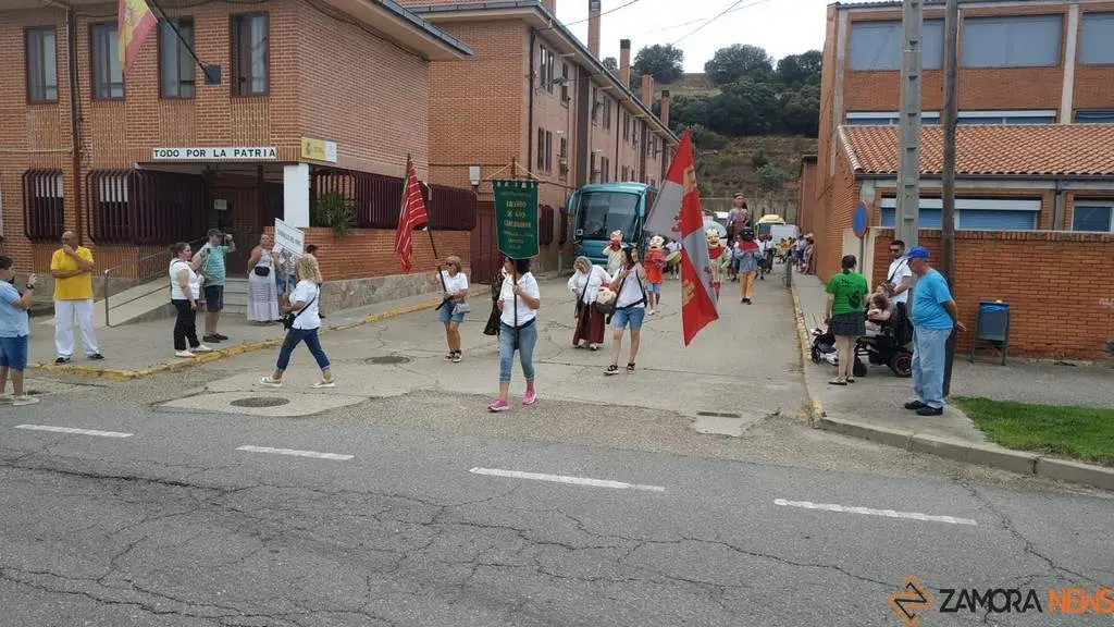 Gigantes y cabezudos en Camarzana de Tera _4