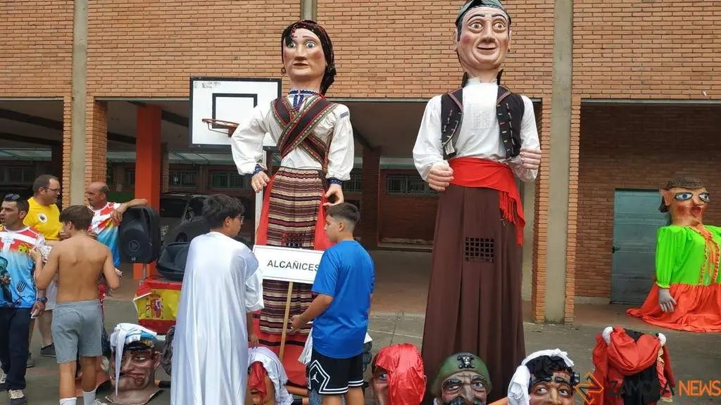Gigantes y cabezudos en Camarzana de Tera _11