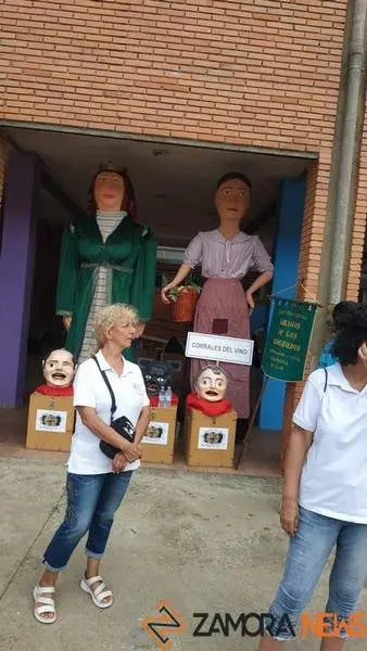 Gigantes y cabezudos en Camarzana de Tera _16