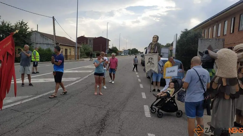 Gigantes y cabezudos en Camarzana de Tera _18