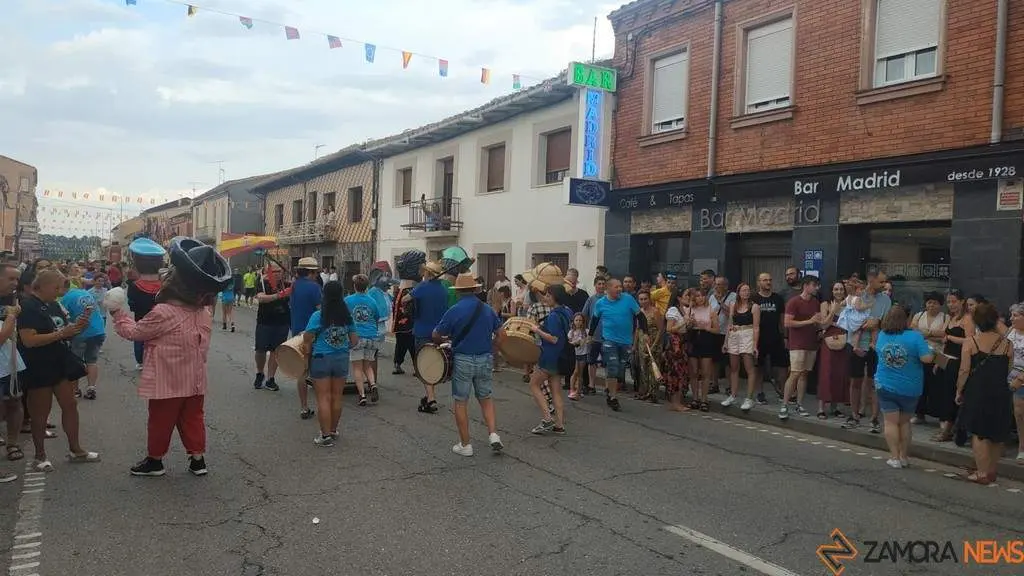 Gigantes y cabezudos en Camarzana de Tera _23