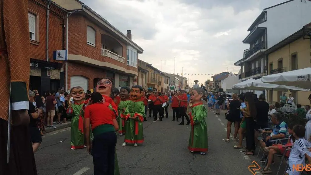 Gigantes y cabezudos en Camarzana de Tera _24