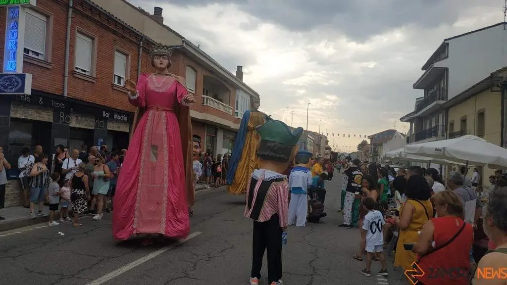 Gigantes y cabezudos en Camarzana de Tera _27