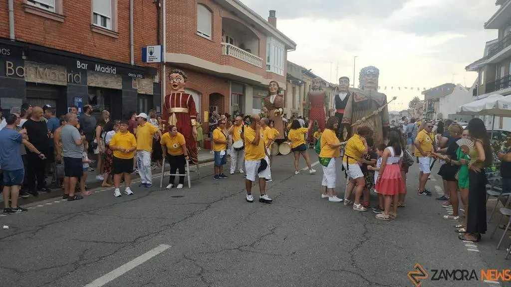 Gigantes y cabezudos en Camarzana de Tera _29