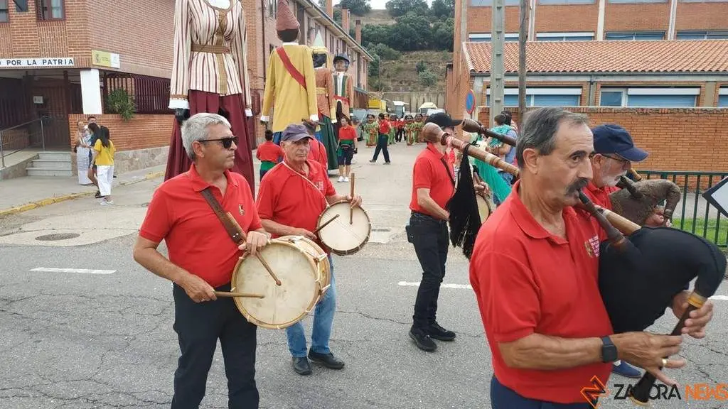 Gigantes y cabezudos en Camarzana de Tera _30