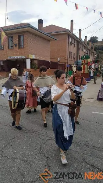 Gigantes y cabezudos en Camarzana de Tera _33