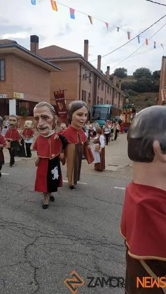 Gigantes y cabezudos en Camarzana de Tera _34