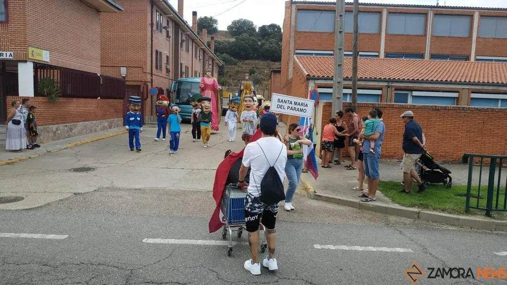 Gigantes y cabezudos en Camarzana de Tera _39