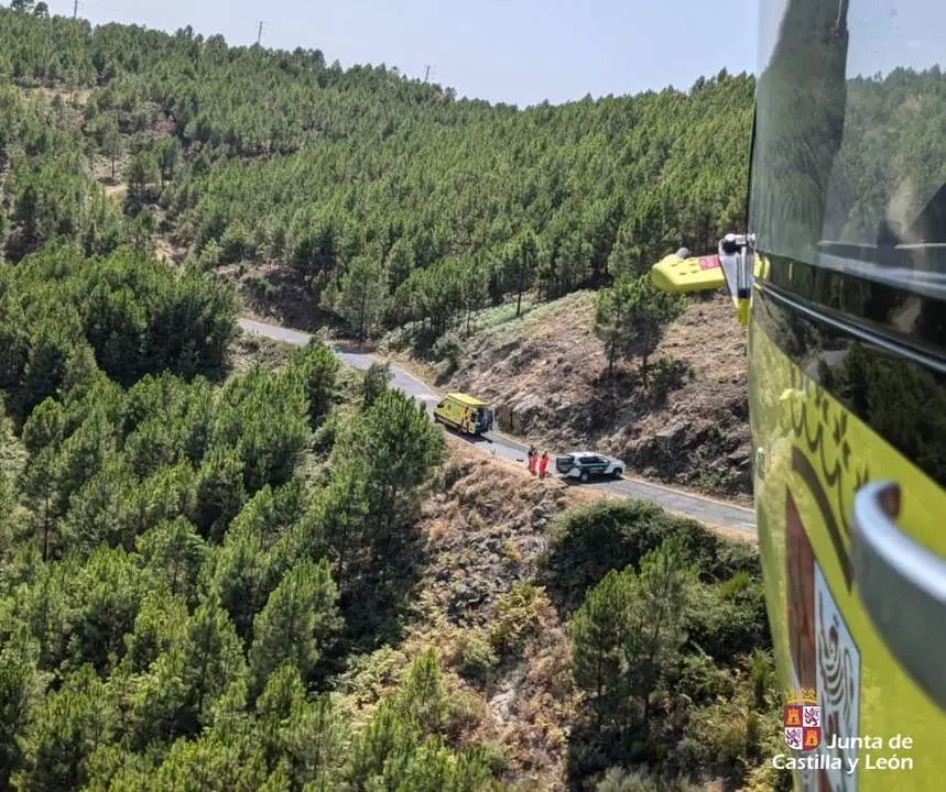 Rescatadas dos personas tras caer un quad por un terraplén en El Arenal