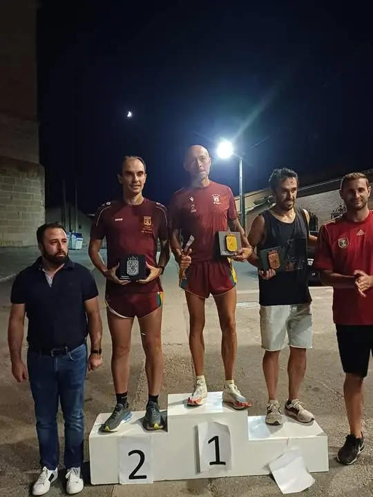 podio de Villar de Gallimazo