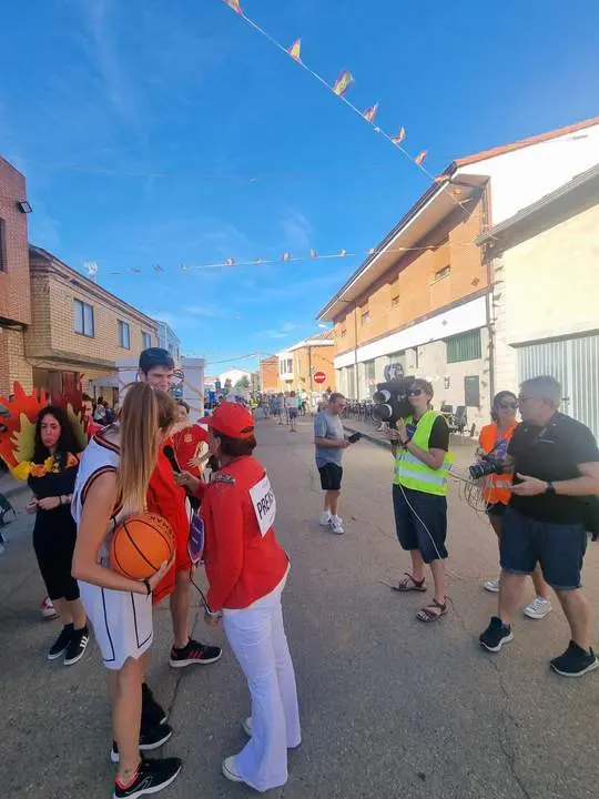 desfile de carrozas de Quiruelas de Vidriales (2)