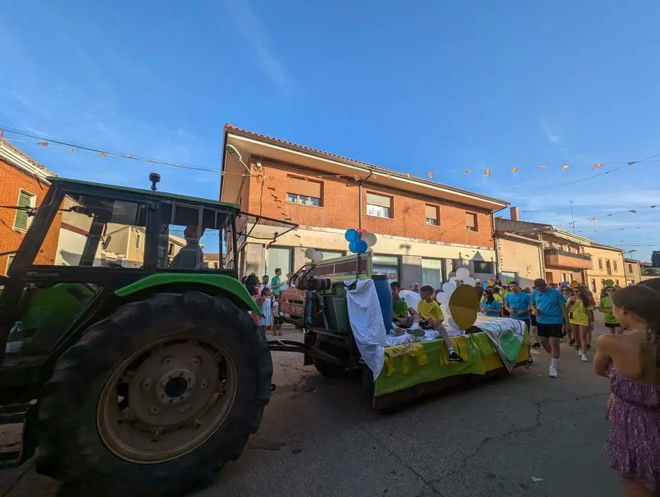 desfile de carrozas de Quiruelas de Vidriales (3)