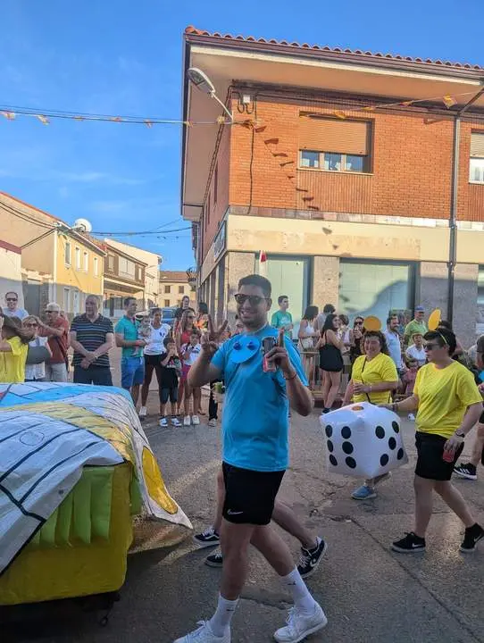 desfile de carrozas de Quiruelas de Vidriales (4)