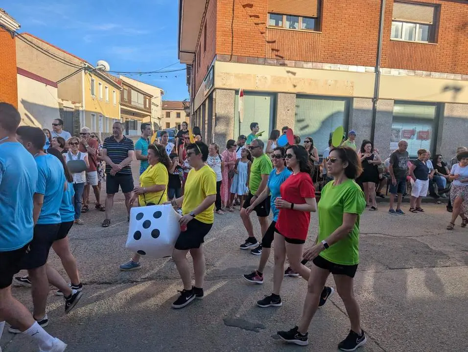 desfile de carrozas de Quiruelas de Vidriales (5)