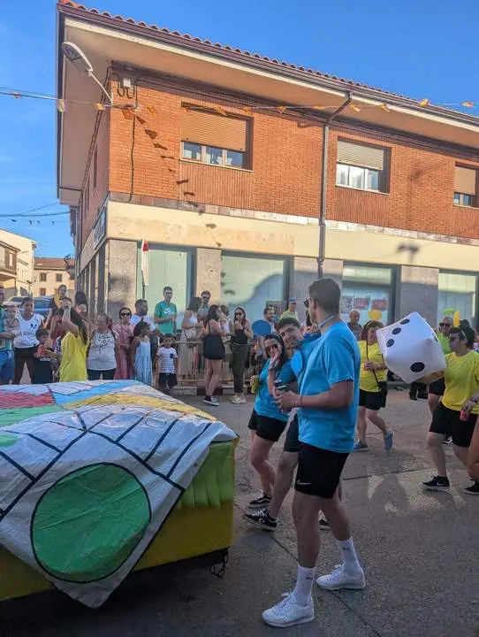 desfile de carrozas de Quiruelas de Vidriales (9)
