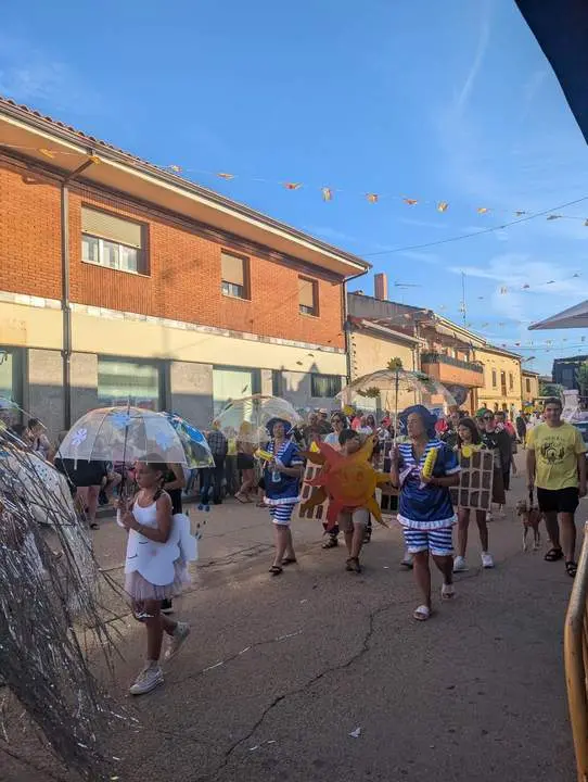 desfile de carrozas de Quiruelas de Vidriales (18)